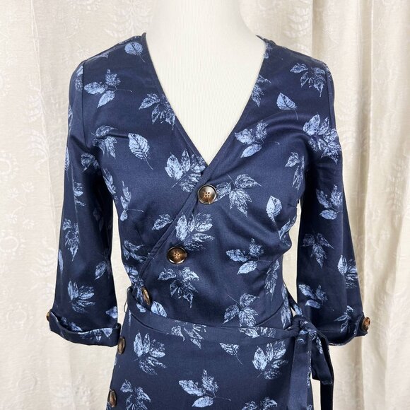 Collectif Susanna Fall Leaves print 50s V-Neck Button swing dress blue chambray - Picture 2 of 11